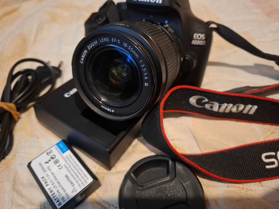 Фотоапарат Canon 4000D с обектив 18-55мм 1:3,5-5,6 III