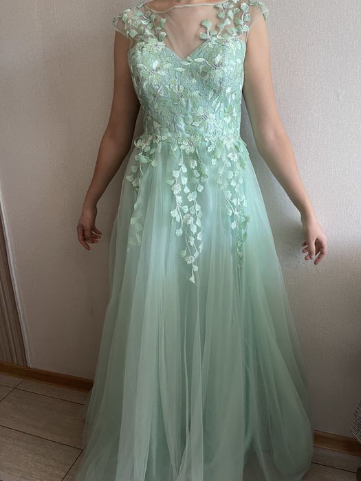 Женское вечернее платье