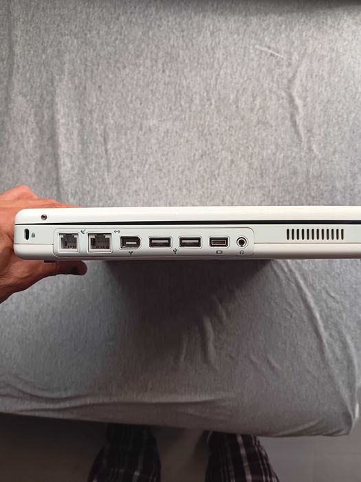 Лаптоп Apple Епъл