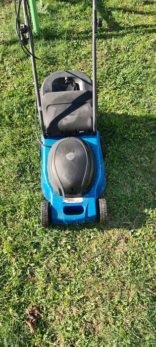 Masina de tuns iarba