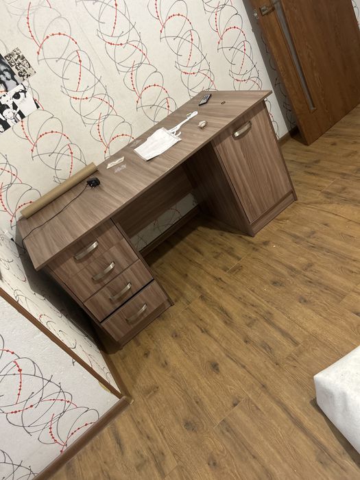Продается стол рабочий