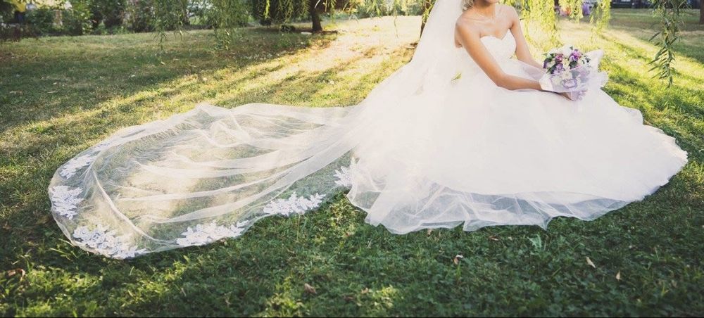 Сватбена рокля с курсет