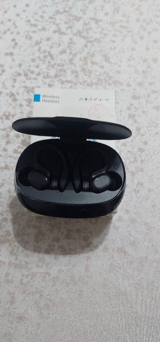 Продавам чисто нови, слушалки за спорт и бизнес