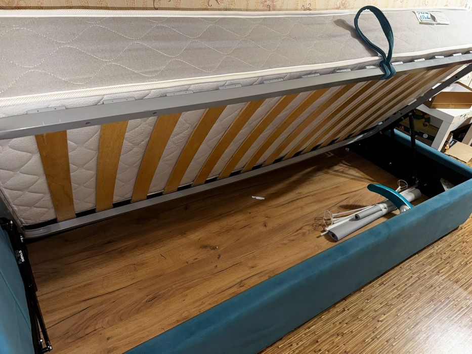 Кровать с ортопедическим матрасом