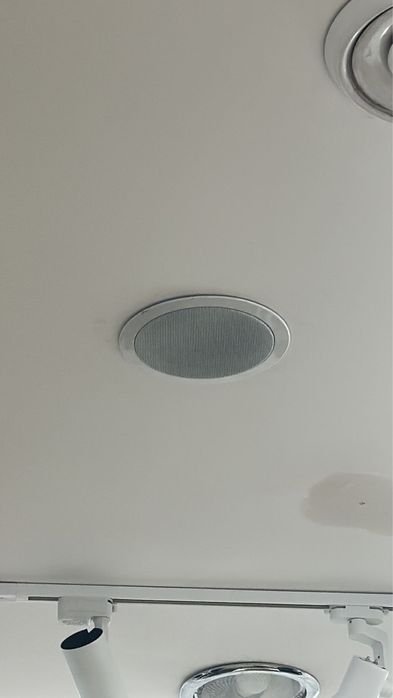 Продам усилитель колонку для бутика