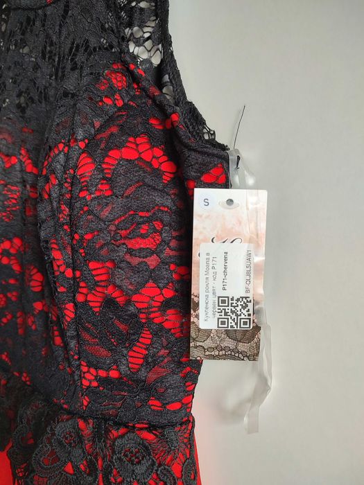 Елегантна рокля в червено и черно, дантела, размер S
