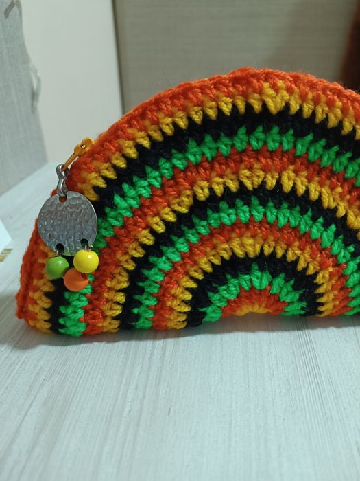 Плетен несесер с цип