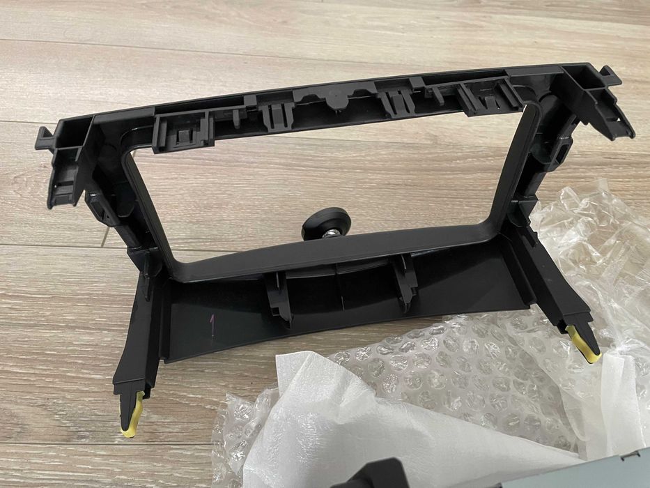 Заводско CD/Radio/Bluetooth Toyota RAV4 gen3