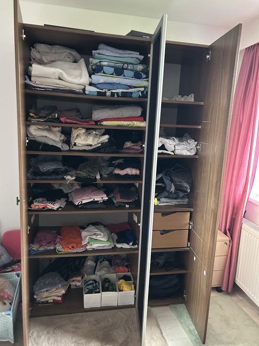 Vand doua dulapuri stare foarte buna din pal de calitate