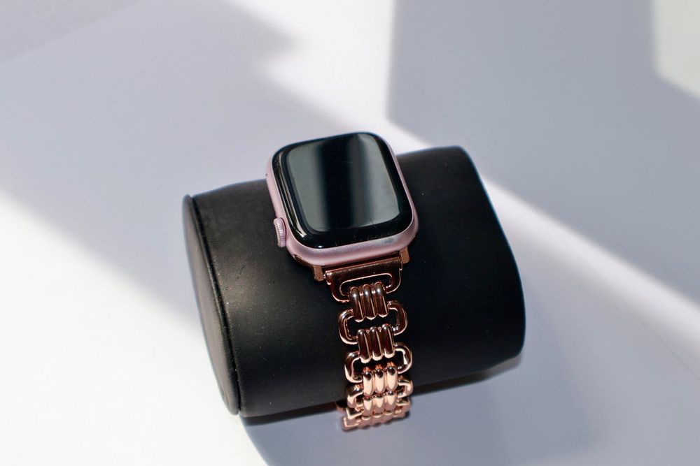 Apple Watch Series 9 GPS, 41mm, Aluminium Roz – Stare Excelentă, Curea Extra