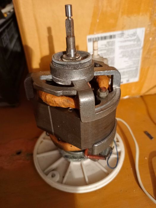 Продается  электромотор от мясорубки, советского производства
