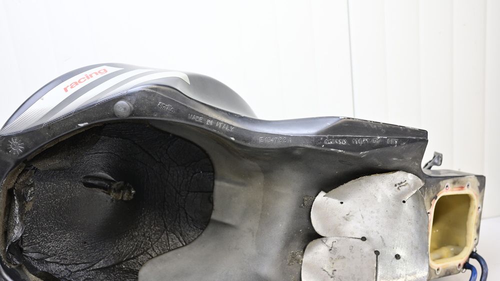 Rezervor Benzina Aprilia RSV 1000 Mille 2001 - 2003
