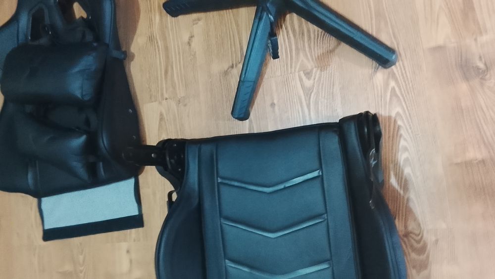 Scaun gaming X Rocker – stare excelentă, pistonul pare să fie blocat