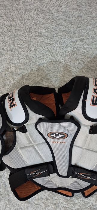 Продам хоккейный нагрудник