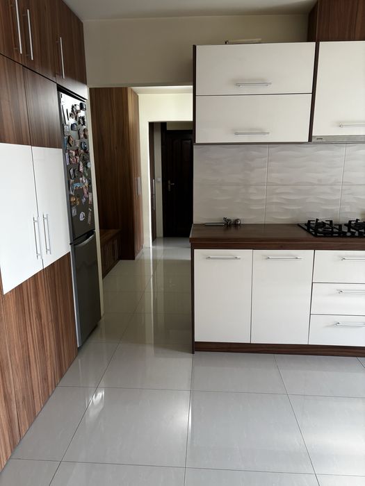 Inchiriez apartament cu 3 camere