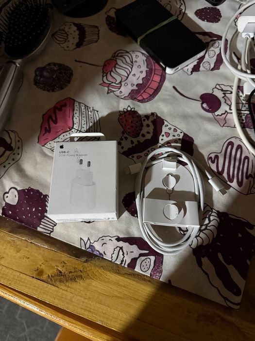 Apple orginal zaryadchik orginal kabeli bilan