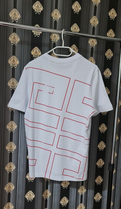 Tricou reducere Givenchy  / off white