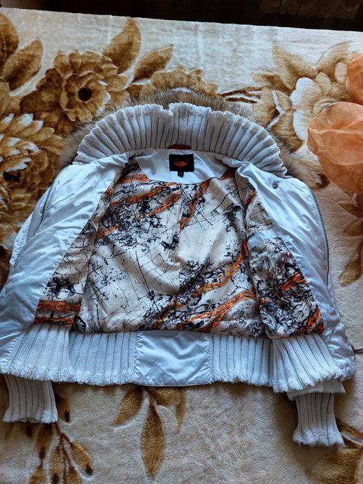 Продам женскую куртку