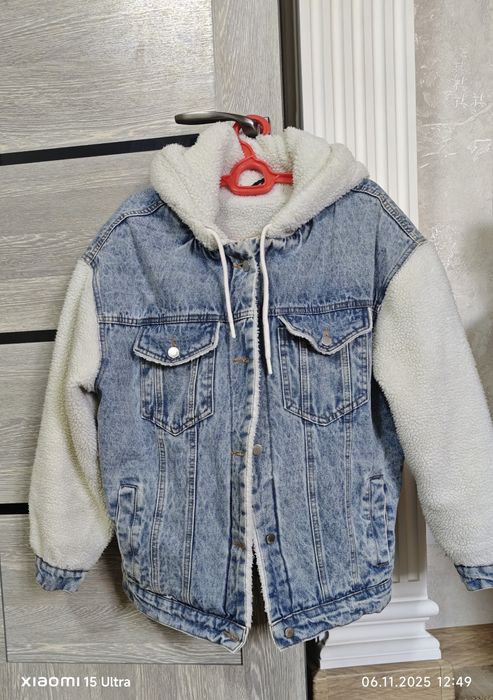 Продаю женскую,джинсовую  ,утепленную куртку, размер подойдёт 48-50.