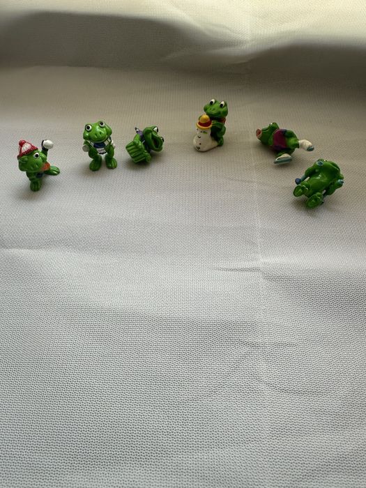 Киндер игрушки  90-х лягушки пингвин акула