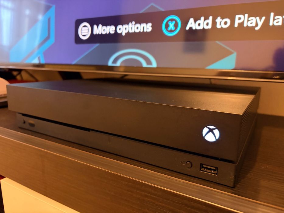 VÂND Xbox One X 1TB – Stare impecabilă