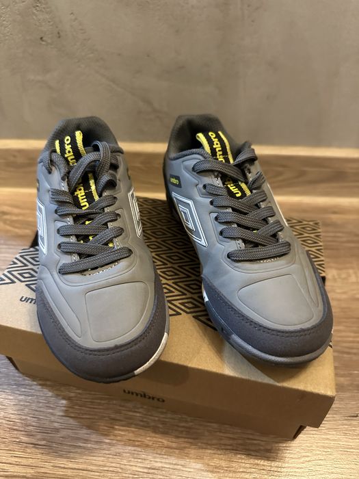 Детски Футболни маратонки Umbro FLAG JNR IC