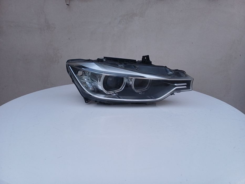 Десен фар за BMW F30 F31