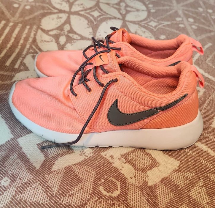 Оригинални дамски маратонки Nike