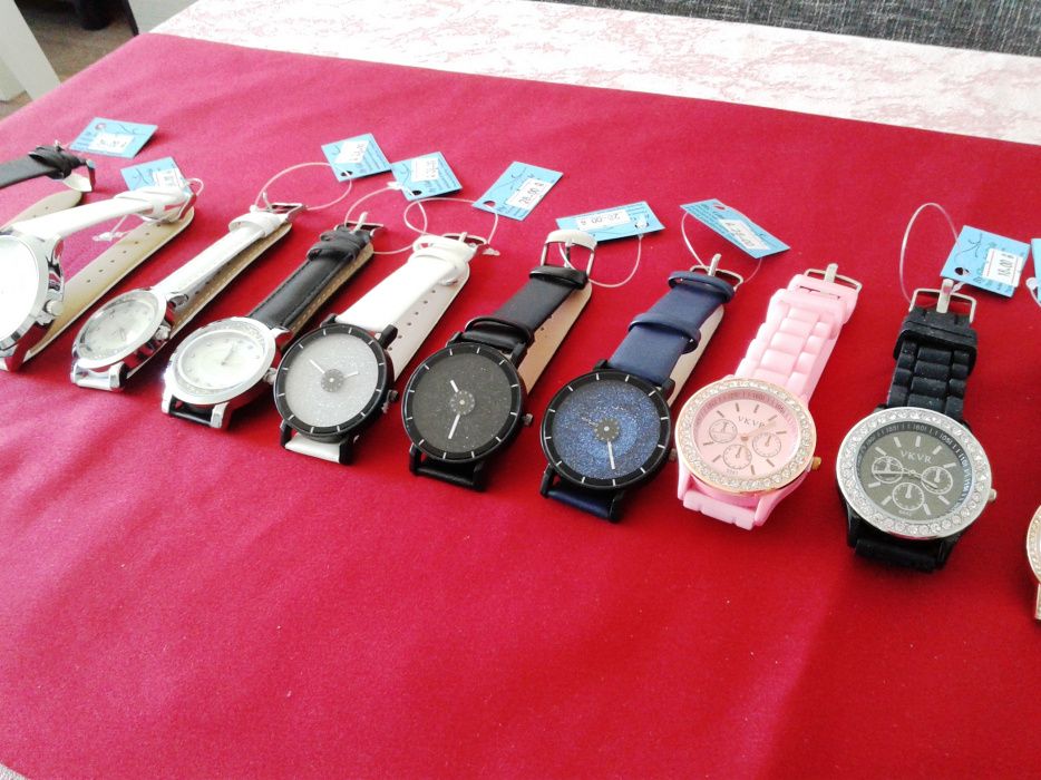 Хит 2020-Екстравагантен дамски ръчен часовник