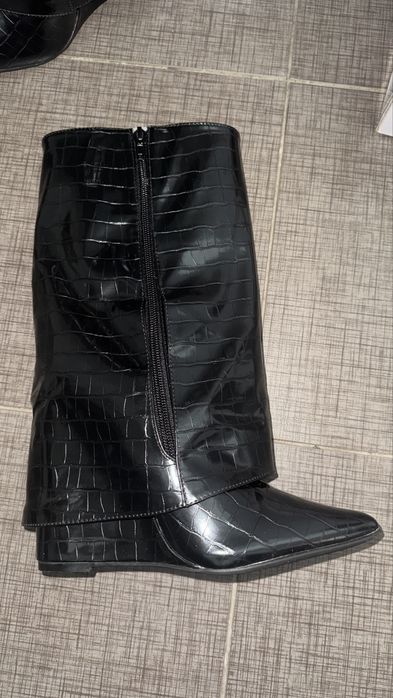 Високи кожени ботуши