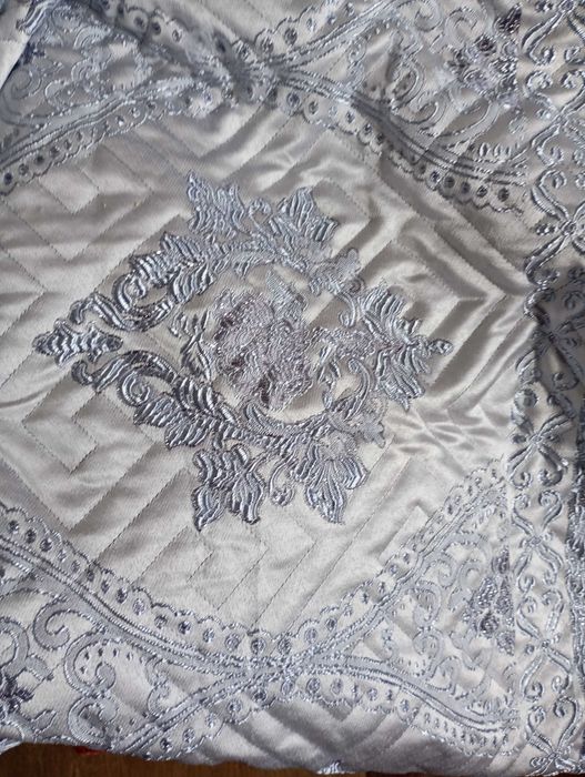 Продам покрывало и две наволочки