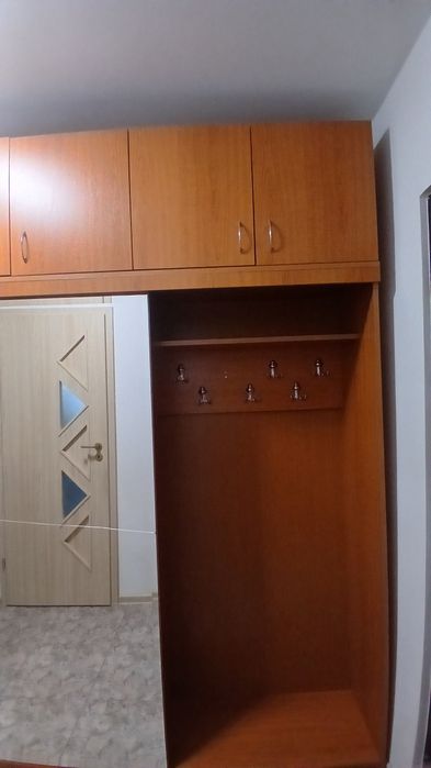 Vând dulap foarte încăpător
