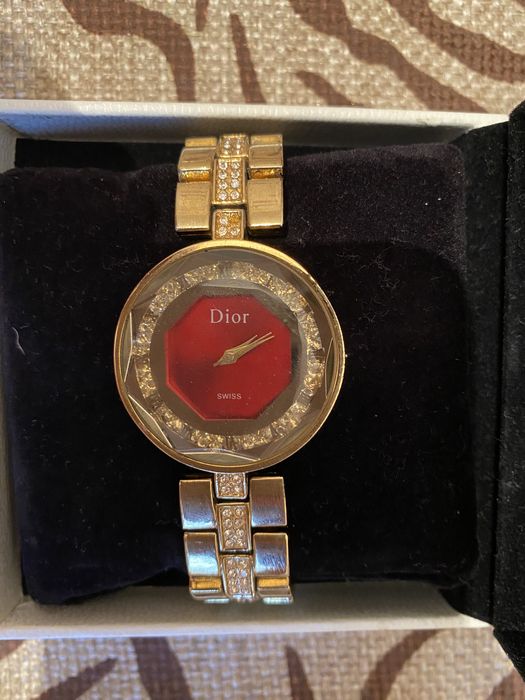 золотистые часы Dior