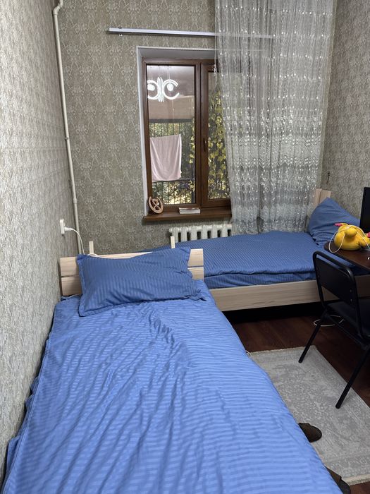 Продам 2 односпальные кровати с матрасами