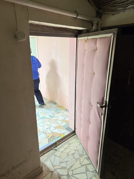 Полуподвал помещение. Шахар марказидаги ярим подвал хонаси