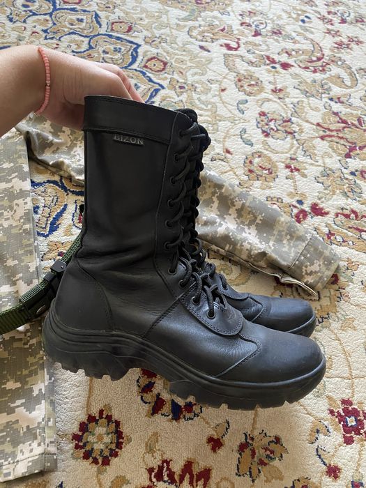 Военная форма кафедры, берцы