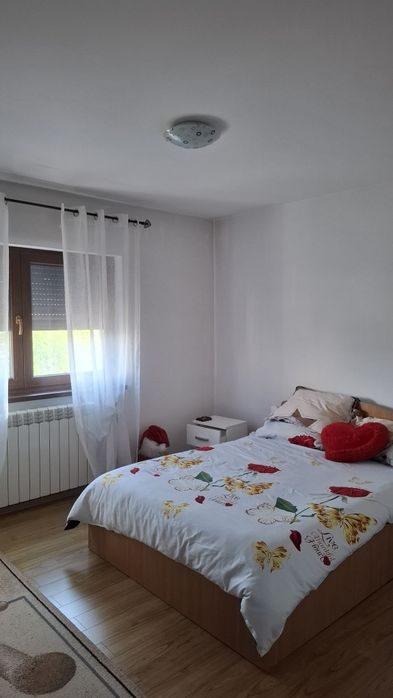 Închiriez apartament