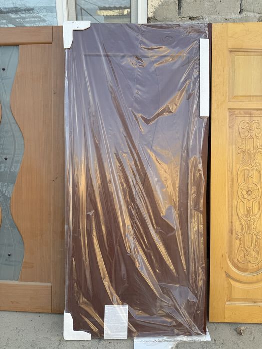 Есіктер сатылады, әртүрлі размерде наличниктер бар