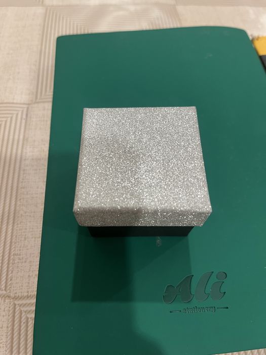 Продам серьги с коробкой