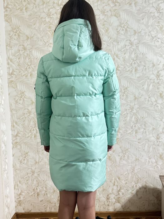 Продам куртку для девочки рост 146-152