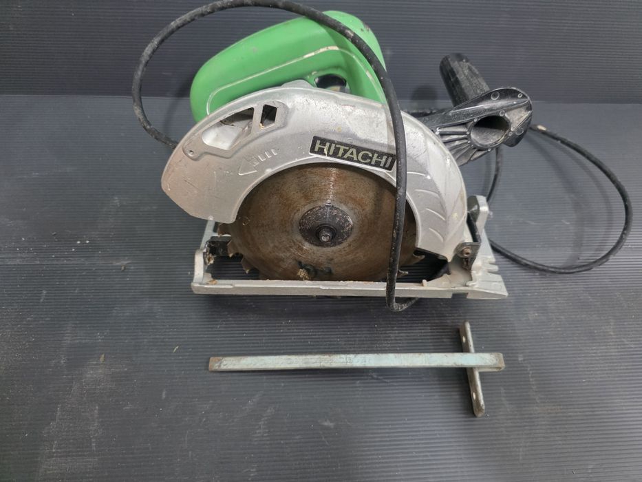 Ръчен циркуляр Hitachi