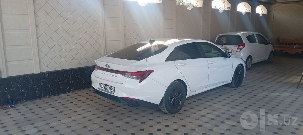 Hyundai elantra yili 2021 probeg 1 krug narxi 14800 $