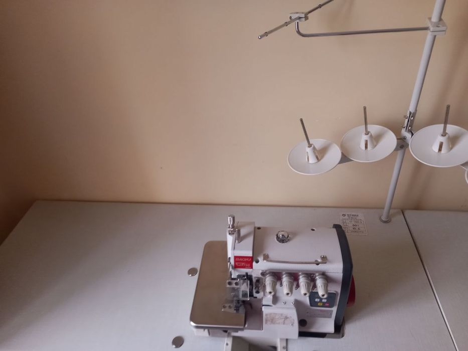 Tikish mashinasi sotiladi