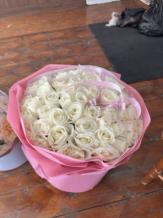 Букеты цветов продаются