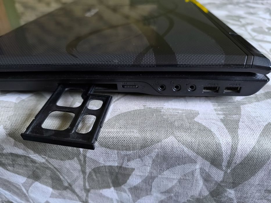 Лаптоп ASUS Pro72Q 17"