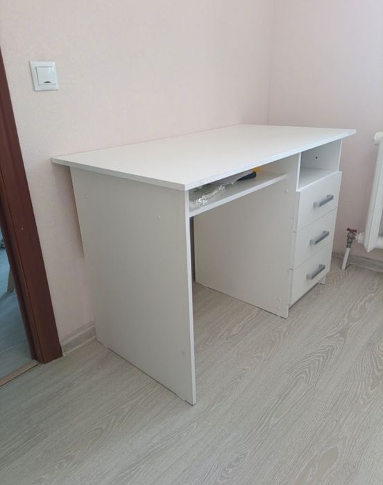 Продам письменный стол СРОЧНО С ТОРГОМ