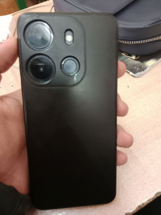 Infinix smart 7 karobkasi bor , ishlashi yaxshi