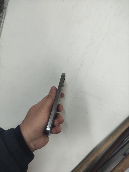 iPhone 12 Pro идеал без ремонта.