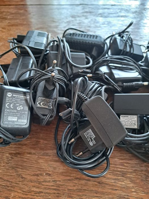 Продавам зарядни