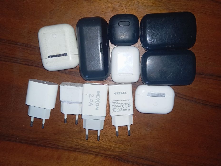 Продам на запчасти беспроводные наушники